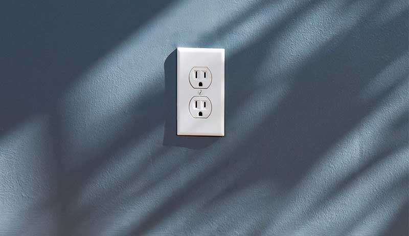 What Is the Difference Between a Clean & Dirty Electrical Outlet