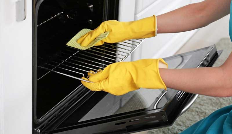 How to freshen up a smelly oven to get rid of odors