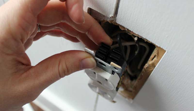 How To Clean a Power Outlet